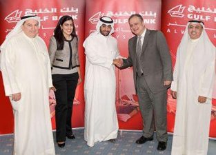 P2BK 3 2010-hand shake